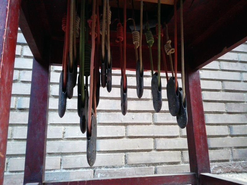 centralita telefonica+auricular madera metal baquelita 73-109x67x42.5 (110eu.) 1u